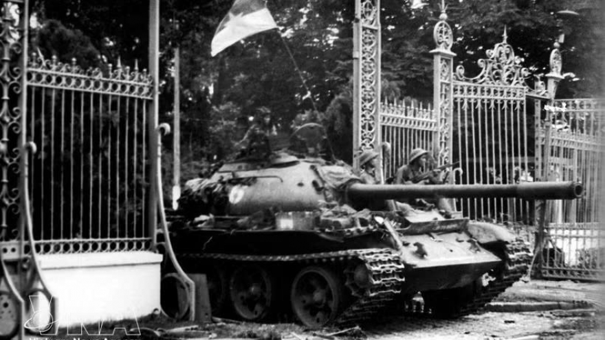 Laos congratulates Vietnam on 51st anniversary of National Reunification